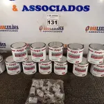 LOTE 131 - 12 LATAS DE 1KG DE COLA PLÁSTICA MARCA ANJO. (NO ESTADO) ATENÇÃO! FAZER A VISITAÇÃO ANTES DE ARREMATAR, NÃO SABEMOS SE FUNCIONA. LEILÃO NÃO TEM GARANTIA E NEM DEVOLUÇÃO, SUJEITO A POSSÍVEIS AVARIAS VISÍVEIS/OCULTAS E/OU AUSÊNCIA DE COMPONENTES.