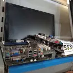 LOTE 553 - 02 MONITORES E 05 PLACAS MÃE MARCAS E MODELOS DIVERSOS. (NO ESTADO) ATENÇÃO! FAZER A VISITAÇÃO ANTES DE ARREMATAR, NÃO SABEMOS SE FUNCIONA. LEILÃO NÃO TEM GARANTIA E NEM DEVOLUÇÃO, SUJEITO A POSSÍVEIS AVARIAS VISÍVEIS/OCULTAS E/OU AUSÊNCIA DE COMPONENTES.