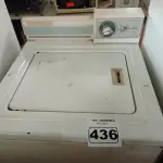 LOTE 436 - 01 MÁQUINA DE LAVAR ROUPAS. (NO ESTADO) ATENÇÃO! FAZER A VISITAÇÃO ANTES DE ARREMATAR, NÃO SABEMOS SE FUNCIONA. LEILÃO NÃO TEM GARANTIA E NEM DEVOLUÇÃO, SUJEITO A POSSÍVEIS AVARIAS VISÍVEIS/OCULTAS E/OU AUSÊNCIA DE COMPONENTES.