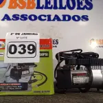 LOTE 039 - 01 COMPRESSOR DE AR PORTÁTIL. (NOVO) (NO ESTADO) ATENÇÃO! FAZER A VISITAÇÃO ANTES DE ARREMATAR, NÃO SABEMOS SE FUNCIONA. LEILÃO NÃO TEM GARANTIA E NEM DEVOLUÇÃO, SUJEITO A POSSÍVEIS AVARIAS VISÍVEIS/OCULTAS E/OU AUSÊNCIA DE COMPONENTES.