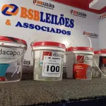 LOTE 100 - 04 BALDES DE REVESTIMENTO, SENDO 03 DE MASSA FINA E 01 DE CIMENTO QUEIMADO. (NO ESTADO) ATENÇÃO! FAZER A VISITAÇÃO ANTES DE ARREMATAR, NÃO SABEMOS SE FUNCIONA. LEILÃO NÃO TEM GARANTIA E NEM DEVOLUÇÃO, SUJEITO A POSSÍVEIS AVARIAS VISÍVEIS/OCULTAS E/OU AUSÊNCIA DE COMPONENTES.