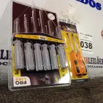 LOTE 038 - 01 KIT CHAVE DE FENDA E PHILIPS COM 02 PEÇAS 20CM E 01 KIT FENDA E PHILIPS PONTA MAGNÉTICA COM 06 PEÇAS. (NOVO)(NO ESTADO) ATENÇÃO! FAZER A VISITAÇÃO ANTES DE ARREMATAR, NÃO SABEMOS SE FUNCIONA. LEILÃO NÃO TEM GARANTIA E NEM DEVOLUÇÃO, SUJEITO A POSSÍVEIS AVARIAS VISÍVEIS/OCULTAS E/OU AUSÊNCIA DE COMPONENTES.