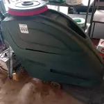 LOTE 480 - 01 LAVADORA DE PISOS INDUSTRIAL COM BATERIAS E CARREGADOR. (NO ESTADO) ATENÇÃO! FAZER A VISITAÇÃO ANTES DE ARREMATAR, NÃO SABEMOS SE FUNCIONA. LEILÃO NÃO TEM GARANTIA E NEM DEVOLUÇÃO, SUJEITO A POSSÍVEIS AVARIAS VISÍVEIS/OCULTAS E/OU AUSÊNCIA DE COMPONENTES.