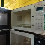 LOTE 484 - 02 MICRO-ONDAS MARCAS E MODELOS DIVERSOS. (NO ESTADO) ATENÇÃO! FAZER A VISITAÇÃO ANTES DE ARREMATAR, NÃO SABEMOS SE FUNCIONA. LEILÃO NÃO TEM GARANTIA E NEM DEVOLUÇÃO, SUJEITO A POSSÍVEIS AVARIAS VISÍVEIS/OCULTAS E/OU AUSÊNCIA DE COMPONENTES.