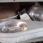 LOTE 114 - 05 LUMINÁRIAS DE POSTE. (NO ESTADO) ATENÇÃO! FAZER A VISITAÇÃO ANTES DE ARREMATAR, NÃO SABEMOS SE FUNCIONA. LEILÃO NÃO TEM GARANTIA E NEM DEVOLUÇÃO, SUJEITO A POSSÍVEIS AVARIAS VISÍVEIS/OCULTAS E/OU AUSÊNCIA DE COMPONENTES.