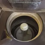 LOTE 474 - 01 MÁQUINA DE LAVAR ROUPAS MARCA BRASTEMP. (NO ESTADO) ATENÇÃO! FAZER A VISITAÇÃO ANTES DE ARREMATAR, NÃO SABEMOS SE FUNCIONA. LEILÃO NÃO TEM GARANTIA E NEM DEVOLUÇÃO, SUJEITO A POSSÍVEIS AVARIAS VISÍVEIS/OCULTAS E/OU AUSÊNCIA DE COMPONENTES.