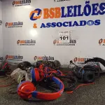LOTE 101 - 01 LOTE COM VÁRIOS FONES DE OUVIDO E PISCAS PARA MOTO MARCAS E MODELOS DIVERSOS. (NO ESTADO) ATENÇÃO! FAZER A VISITAÇÃO ANTES DE ARREMATAR, NÃO SABEMOS SE FUNCIONA. LEILÃO NÃO TEM GARANTIA E NEM DEVOLUÇÃO, SUJEITO A POSSÍVEIS AVARIAS VISÍVEIS/OCULTAS E/OU AUSÊNCIA DE COMPONENTES.