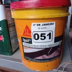 LOTE 051 - 01 LATA DE SIKAECOASFALTO EMULSÃO DISPERSA EM ÁGUA P/ IMPRIMAÇÃO/IPERMEABILIZAÇÃO DE 18L. (NO ESTADO) ATENÇÃO! FAZER A VISITAÇÃO ANTES DE ARREMATAR, NÃO SABEMOS SE FUNCIONA. LEILÃO NÃO TEM GARANTIA E NEM DEVOLUÇÃO, SUJEITO A POSSÍVEIS AVARIAS VISÍVEIS/OCULTAS E/OU AUSÊNCIA DE COMPONENTES.