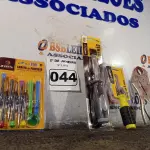 LOTE 044 - 01 KIT DE CHAVES DE PRECISÃO P/ MANUTENÇÃO DE CELULARES C/9 PEÇAS, 01 ALICATE DE PRESSÃO, 01 CHAVE COM 06 PONTS INTERCAMBIÁVEL E 01 FORMÃO. (NOVO) (NO ESTADO) ATENÇÃO! FAZER A VISITAÇÃO ANTES DE ARREMATAR, NÃO SABEMOS SE FUNCIONA. LEILÃO NÃO TEM GARANTIA E NEM DEVOLUÇÃO, SUJEITO A POSSÍVEIS AVARIAS VISÍVEIS/OCULTAS E/OU AUSÊNCIA DE COMPONENTES.