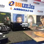 LOTE 087 - 01 LOTE COM DISCOS DE VINIL, 03 APARELHOS TERMINAL TV E 01 APARELHO DE TELEFONE. (NO ESTADO) ATENÇÃO! FAZER A VISITAÇÃO ANTES DE ARREMATAR, NÃO SABEMOS SE FUNCIONA. LEILÃO NÃO TEM GARANTIA E NEM DEVOLUÇÃO, SUJEITO A POSSÍVEIS AVARIAS VISÍVEIS/OCULTAS E/OU AUSÊNCIA DE COMPONENTES.