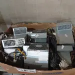 LOTE 555 - 01 LOTE COM VÁRIAS FONTES PARA PC MARCAS E MODELOS DIVERSOS. (NO ESTADO) ATENÇÃO! FAZER A VISITAÇÃO ANTES DE ARREMATAR, NÃO SABEMOS SE FUNCIONA. LEILÃO NÃO TEM GARANTIA E NEM DEVOLUÇÃO, SUJEITO A POSSÍVEIS AVARIAS VISÍVEIS/OCULTAS E/OU AUSÊNCIA DE COMPONENTES.