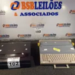 LOTE 102 - 01 MÁQUINA DE ESCREVER OLIVETTI PERSONAL 55 E 01 TOCA DISCOS AVANTI. (NO ESTADO) ATENÇÃO! FAZER A VISITAÇÃO ANTES DE ARREMATAR, NÃO SABEMOS SE FUNCIONA. LEILÃO NÃO TEM GARANTIA E NEM DEVOLUÇÃO, SUJEITO A POSSÍVEIS AVARIAS VISÍVEIS/OCULTAS E/OU AUSÊNCIA DE COMPONENTES.