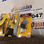 LOTE 047 - 01 KIT CHAVE ALLEN 09 PEÇS, 01 CHAVE COM 06 PONTAS INTERCAMBIÁVEL E 01 DESCASCADOR DE FIO. (NOVO) (NO ESTADO) ATENÇÃO! FAZER A VISITAÇÃO ANTES DE ARREMATAR, NÃO SABEMOS SE FUNCIONA. LEILÃO NÃO TEM GARANTIA E NEM DEVOLUÇÃO, SUJEITO A POSSÍVEIS AVARIAS VISÍVEIS/OCULTAS E/OU AUSÊNCIA DE COMPONENTES.