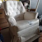 LOTE 069 - 01 POLTRONA. (NO ESTADO) ATENÇÃO! FAZER A VISITAÇÃO ANTES DE ARREMATAR, NÃO SABEMOS SE FUNCIONA. LEILÃO NÃO TEM GARANTIA E NEM DEVOLUÇÃO, SUJEITO A POSSÍVEIS AVARIAS VISÍVEIS/OCULTAS E/OU AUSÊNCIA DE COMPONENTES.