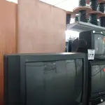 LOTE 577 - 03 TV’S DE TUBO MARCAS E MODELOS DIVERSOS. (NO ESTADO) ATENÇÃO! FAZER A VISITAÇÃO ANTES DE ARREMATAR, NÃO SABEMOS SE FUNCIONA. LEILÃO NÃO TEM GARANTIA E NEM DEVOLUÇÃO, SUJEITO A POSSÍVEIS AVARIAS VISÍVEIS/OCULTAS E/OU AUSÊNCIA DE COMPONENTES.