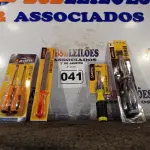 LOTE 041 - 01 FORMÃO ¾”, 01 LIMA CHATA 6” CABO PLÁSTICO, 01 CHAVE COM 06 PONTAS INTERCAMBIÁVEIS E 01 JOGO CHAVE PHILIPS COM 02 PEÇAS. (NOVO) (NO ESTADO) ATENÇÃO! FAZER A VISITAÇÃO ANTES DE ARREMATAR, NÃO SABEMOS SE FUNCIONA. LEILÃO NÃO TEM GARANTIA E NEM DEVOLUÇÃO, SUJEITO A POSSÍVEIS AVARIAS VISÍVEIS/OCULTAS E/OU AUSÊNCIA DE COMPONENTES.