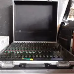LOTE 061 - 01 MESA DE SOM STANER 16/3S COM MALETA. (NO ESTADO) ATENÇÃO! FAZER A VISITAÇÃO ANTES DE ARREMATAR, NÃO SABEMOS SE FUNCIONA. LEILÃO NÃO TEM GARANTIA E NEM DEVOLUÇÃO, SUJEITO A POSSÍVEIS AVARIAS VISÍVEIS/OCULTAS E/OU AUSÊNCIA DE COMPONENTES.