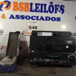 LOTE 546 - 01 PROJETOR E 01 MICROFONE. (NO ESTADO) ATENÇÃO! FAZER A VISITAÇÃO ANTES DE ARREMATAR, NÃO SABEMOS SE FUNCIONA. LEILÃO NÃO TEM GARANTIA E NEM DEVOLUÇÃO, SUJEITO A POSSÍVEIS AVARIAS VISÍVEIS/OCULTAS E/OU AUSÊNCIA DE COMPONENTES.