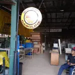 LOTE 374 - 01 PLACA DE PROPAGANDA RETRO SHELL GASOLINE. (NO ESTADO) ATENÇÃO! FAZER A VISITAÇÃO ANTES DE ARREMATAR, NÃO SABEMOS SE FUNCIONA. LEILÃO NÃO TEM GARANTIA E NEM DEVOLUÇÃO, SUJEITO A POSSÍVEIS AVARIAS VISÍVEIS/OCULTAS E/OU AUSÊNCIA DE COMPONENTES.