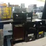 LOTE 433 - 02 APARELHOS ELETRÔNICOS E 05 CHAVES SECCIONADORAS GHM 661. (NO ESTADO) ATENÇÃO! FAZER A VISITAÇÃO ANTES DE ARREMATAR, NÃO SABEMOS SE FUNCIONA. LEILÃO NÃO TEM GARANTIA E NEM DEVOLUÇÃO, SUJEITO A POSSÍVEIS AVARIAS VISÍVEIS/OCULTAS E/OU AUSÊNCIA DE COMPONENTES.