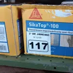 LOTE 117 - 02 CAIXAS DE REVESTIMENTO IMPERMEABILIZANTE SEMI-FLEXIVEL SIKA TOP 100 18KG. (NO ESTADO) ATENÇÃO! FAZER A VISITAÇÃO ANTES DE ARREMATAR, NÃO SABEMOS SE FUNCIONA. LEILÃO NÃO TEM GARANTIA E NEM DEVOLUÇÃO, SUJEITO A POSSÍVEIS AVARIAS VISÍVEIS/OCULTAS E/OU AUSÊNCIA DE COMPONENTES.