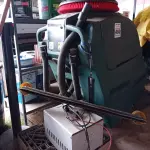 LOTE 480 - 01 LAVADORA DE PISOS INDUSTRIAL COM BATERIAS E CARREGADOR. (NO ESTADO) ATENÇÃO! FAZER A VISITAÇÃO ANTES DE ARREMATAR, NÃO SABEMOS SE FUNCIONA. LEILÃO NÃO TEM GARANTIA E NEM DEVOLUÇÃO, SUJEITO A POSSÍVEIS AVARIAS VISÍVEIS/OCULTAS E/OU AUSÊNCIA DE COMPONENTES.
