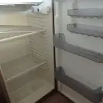 LOTE 440 - 01 GELADEIRA MARCA CÔNSUL 220V. (NO ESTADO) ATENÇÃO! FAZER A VISITAÇÃO ANTES DE ARREMATAR, NÃO SABEMOS SE FUNCIONA. LEILÃO NÃO TEM GARANTIA E NEM DEVOLUÇÃO, SUJEITO A POSSÍVEIS AVARIAS VISÍVEIS/OCULTAS E/OU AUSÊNCIA DE COMPONENTES.