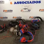 LOTE 101 - 01 LOTE COM VÁRIOS FONES DE OUVIDO E PISCAS PARA MOTO MARCAS E MODELOS DIVERSOS. (NO ESTADO) ATENÇÃO! FAZER A VISITAÇÃO ANTES DE ARREMATAR, NÃO SABEMOS SE FUNCIONA. LEILÃO NÃO TEM GARANTIA E NEM DEVOLUÇÃO, SUJEITO A POSSÍVEIS AVARIAS VISÍVEIS/OCULTAS E/OU AUSÊNCIA DE COMPONENTES.