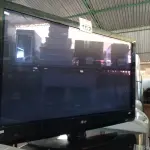 LOTE 462 - 01 TV LG 42” POL. (NO ESTADO) ATENÇÃO! FAZER A VISITAÇÃO ANTES DE ARREMATAR, NÃO SABEMOS SE FUNCIONA. LEILÃO NÃO TEM GARANTIA E NEM DEVOLUÇÃO, SUJEITO A POSSÍVEIS AVARIAS VISÍVEIS/OCULTAS E/OU AUSÊNCIA DE COMPONENTES.