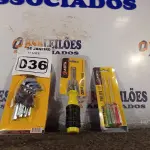 LOTE 036 - 01 JOGO FENDA -PHILIPS 02 PEÇAS, 01 KIT CHAVE ALLEN 09 PEÇAS E 01 CHAVE COM 06 PONTAS INTERCAMBIÁVEIS. (NOVO)(NO ESTADO) ATENÇÃO! FAZER A VISITAÇÃO ANTES DE ARREMATAR, NÃO SABEMOS SE FUNCIONA. LEILÃO NÃO TEM GARANTIA E NEM DEVOLUÇÃO, SUJEITO A POSSÍVEIS AVARIAS VISÍVEIS/OCULTAS E/OU AUSÊNCIA DE COMPONENTES.