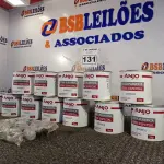 LOTE 131 - 12 LATAS DE 1KG DE COLA PLÁSTICA MARCA ANJO. (NO ESTADO) ATENÇÃO! FAZER A VISITAÇÃO ANTES DE ARREMATAR, NÃO SABEMOS SE FUNCIONA. LEILÃO NÃO TEM GARANTIA E NEM DEVOLUÇÃO, SUJEITO A POSSÍVEIS AVARIAS VISÍVEIS/OCULTAS E/OU AUSÊNCIA DE COMPONENTES.