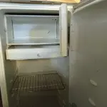 LOTE 442 - 01 GELADEIRA MARCA ELECTROLUX 220V. (NO ESTADO) ATENÇÃO! FAZER A VISITAÇÃO ANTES DE ARREMATAR, NÃO SABEMOS SE FUNCIONA. LEILÃO NÃO TEM GARANTIA E NEM DEVOLUÇÃO, SUJEITO A POSSÍVEIS AVARIAS VISÍVEIS/OCULTAS E/OU AUSÊNCIA DE COMPONENTES.