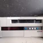 LOTE 062 - 01 VÍDEO CASSETE, MODELO:UVW-1200 RGB MARCA SONY. (NO ESTADO) ATENÇÃO! FAZER A VISITAÇÃO ANTES DE ARREMATAR, NÃO SABEMOS SE FUNCIONA. LEILÃO NÃO TEM GARANTIA E NEM DEVOLUÇÃO, SUJEITO A POSSÍVEIS AVARIAS VISÍVEIS/OCULTAS E/OU AUSÊNCIA DE COMPONENTES.