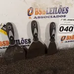 LOTE 040 - 02 ESPÁTULAS 5” COM CABO EMBORRACHADO E 01 ESPÁTULA 2,5. (NOVO) (NO ESTADO) ATENÇÃO! FAZER A VISITAÇÃO ANTES DE ARREMATAR, NÃO SABEMOS SE FUNCIONA. LEILÃO NÃO TEM GARANTIA E NEM DEVOLUÇÃO, SUJEITO A POSSÍVEIS AVARIAS VISÍVEIS/OCULTAS E/OU AUSÊNCIA DE COMPONENTES.