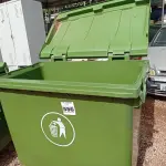 LOTE 512 - 01 CONTÊINER HDPE EN840 660L.  (NO ESTADO) ATENÇÃO! FAZER A VISITAÇÃO ANTES DE ARREMATAR, NÃO SABEMOS SE FUNCIONA. LEILÃO NÃO TEM GARANTIA E NEM DEVOLUÇÃO, SUJEITO A POSSÍVEIS AVARIAS VISÍVEIS/OCULTAS E/OU AUSÊNCIA DE COMPONENTES.