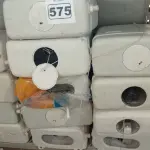 LOTE 575 - 13 CAIXAS DE DESCARGA MARCAS E MODELOS DIVERSOS. (NO ESTADO) ATENÇÃO! FAZER A VISITAÇÃO ANTES DE ARREMATAR, NÃO SABEMOS SE FUNCIONA. LEILÃO NÃO TEM GARANTIA E NEM DEVOLUÇÃO, SUJEITO A POSSÍVEIS AVARIAS VISÍVEIS/OCULTAS E/OU AUSÊNCIA DE COMPONENTES.