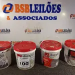 LOTE 100 - 04 BALDES DE REVESTIMENTO, SENDO 03 DE MASSA FINA E 01 DE CIMENTO QUEIMADO. (NO ESTADO) ATENÇÃO! FAZER A VISITAÇÃO ANTES DE ARREMATAR, NÃO SABEMOS SE FUNCIONA. LEILÃO NÃO TEM GARANTIA E NEM DEVOLUÇÃO, SUJEITO A POSSÍVEIS AVARIAS VISÍVEIS/OCULTAS E/OU AUSÊNCIA DE COMPONENTES.