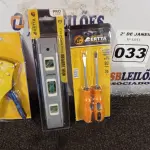 LOTE 033 - 01 KIT DE CHAVES DE FENDA E PHILIPS PONTA IMANTADA 20 CM COM 02 UNIDADES, 01 NÍVEL TORPEDO BASE MAGNÉTICA 23CM E 01 DESCASCADOR DE FIOS. (NOVO) (NO ESTADO) ATENÇÃO! FAZER A VISITAÇÃO ANTES DE ARREMATAR, NÃO SABEMOS SE FUNCIONA. LEILÃO NÃO TEM GARANTIA E NEM DEVOLUÇÃO, SUJEITO A POSSÍVEIS AVARIAS VISÍVEIS/OCULTAS E/OU AUSÊNCIA DE COMPONENTES.
