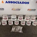 LOTE 091 - 12 LATAS DE 1KG DE COLA PLÁSTICA MARCA ANJO. (NO ESTADO) ATENÇÃO! FAZER A VISITAÇÃO ANTES DE ARREMATAR, NÃO SABEMOS SE FUNCIONA. LEILÃO NÃO TEM GARANTIA E NEM DEVOLUÇÃO, SUJEITO A POSSÍVEIS AVARIAS VISÍVEIS/OCULTAS E/OU AUSÊNCIA DE COMPONENTES.