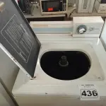 LOTE 436 - 01 MÁQUINA DE LAVAR ROUPAS. (NO ESTADO) ATENÇÃO! FAZER A VISITAÇÃO ANTES DE ARREMATAR, NÃO SABEMOS SE FUNCIONA. LEILÃO NÃO TEM GARANTIA E NEM DEVOLUÇÃO, SUJEITO A POSSÍVEIS AVARIAS VISÍVEIS/OCULTAS E/OU AUSÊNCIA DE COMPONENTES.