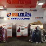 LOTE 443 - 03 LUMINÁRIAS PENDENTE SÃO PAULO. (NO ESTADO) ATENÇÃO! FAZER A VISITAÇÃO ANTES DE ARREMATAR, NÃO SABEMOS SE FUNCIONA. LEILÃO NÃO TEM GARANTIA E NEM DEVOLUÇÃO, SUJEITO A POSSÍVEIS AVARIAS VISÍVEIS/OCULTAS E/OU AUSÊNCIA DE COMPONENTES.