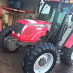LOTE 563 - 01 TRATOR AGRALE 575 4X4, ANO 2016, AR CONDICIONADO GELANDO, PNEUS BONS, MOTOR MWM 4 CILINDROS, HORIMETRO 3.800 HORAS, FALTA VIDRO DAS 2 PORTAS (NO ESTADO) (RETIRADA EM GOIÂNIA)(AGENDAR VISTORIA EM GOIÂNIA¨. 61-08153-0503 JÚNIOR)