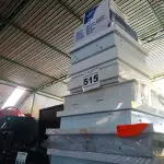 LOTE 515 - 01 LOTE COM VÁRIAS LUMINÁRIAS MARCAS E MODELOS DIVERSOS. (NO ESTADO) ATENÇÃO! FAZER A VISITAÇÃO ANTES DE ARREMATAR, NÃO SABEMOS SE FUNCIONA. LEILÃO NÃO TEM GARANTIA E NEM DEVOLUÇÃO, SUJEITO A POSSÍVEIS AVARIAS VISÍVEIS/OCULTAS E/OU AUSÊNCIA DE COMPONENTES.