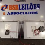 LOTE 475 - 02 PAINÉIS SOLARES 18V 10W. (NO ESTADO) ATENÇÃO! FAZER A VISITAÇÃO ANTES DE ARREMATAR, NÃO SABEMOS SE FUNCIONA. LEILÃO NÃO TEM GARANTIA E NEM DEVOLUÇÃO, SUJEITO A POSSÍVEIS AVARIAS VISÍVEIS/OCULTAS E/OU AUSÊNCIA DE COMPONENTES.