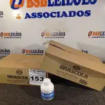 LOTE 153 - 02 CAIXAS COM COLA TUBO ST 175G COM 15 FRASCOS CADA. (NO ESTADO) ATENÇÃO! FAZER A VISITAÇÃO ANTES DE ARREMATAR, NÃO SABEMOS SE FUNCIONA. LEILÃO NÃO TEM GARANTIA E NEM DEVOLUÇÃO, SUJEITO A POSSÍVEIS AVARIAS VISÍVEIS/OCULTAS E/OU AUSÊNCIA DE COMPONENTES.