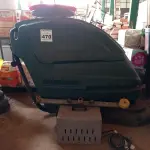 LOTE 470 - 01 LAVADORA DE PISOS INDUSTRIAL COM BATERIAS E CARREGADOR. (NO ESTADO) ATENÇÃO! FAZER A VISITAÇÃO ANTES DE ARREMATAR, NÃO SABEMOS SE FUNCIONA. LEILÃO NÃO TEM GARANTIA E NEM DEVOLUÇÃO, SUJEITO A POSSÍVEIS AVARIAS VISÍVEIS/OCULTAS E/OU AUSÊNCIA DE COMPONENTES.