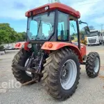 LOTE 563 - 01 TRATOR AGRALE 575 4X4, ANO 2016, AR CONDICIONADO GELANDO, PNEUS BONS, MOTOR MWM 4 CILINDROS, HORIMETRO 3.800 HORAS, FALTA VIDRO DAS 2 PORTAS (NO ESTADO) (RETIRADA EM GOIÂNIA)(AGENDAR VISTORIA EM GOIÂNIA¨. 61-08153-0503 JÚNIOR)