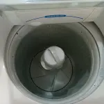 LOTE 459 - 01 MÁQUINA DE LAVAR MARCA ELECTROLUX 10KG 220V. (NO ESTADO) ATENÇÃO! FAZER A VISITAÇÃO ANTES DE ARREMATAR, NÃO SABEMOS SE FUNCIONA. LEILÃO NÃO TEM GARANTIA E NEM DEVOLUÇÃO, SUJEITO A POSSÍVEIS AVARIAS VISÍVEIS/OCULTAS E/OU AUSÊNCIA DE COMPONENTES.