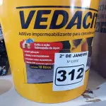 LOTE 312 - 01 BALDE DE VEDACIT, ADITIVO IMPERMEABILIZANTE PARA CONCRETOS E ARGAMASSAS 18L. (NO ESTADO) ATENÇÃO! FAZER A VISITAÇÃO ANTES DE ARREMATAR, NÃO SABEMOS SE FUNCIONA. LEILÃO NÃO TEM GARANTIA E NEM DEVOLUÇÃO, SUJEITO A POSSÍVEIS AVARIAS VISÍVEIS/OCULTAS E/OU AUSÊNCIA DE COMPONENTES.