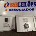 LOTE 319 - 02 PAINÉIS SOLARES 18V 10W.  (NO ESTADO) ATENÇÃO! FAZER A VISITAÇÃO ANTES DE ARREMATAR, NÃO SABEMOS SE FUNCIONA. LEILÃO NÃO TEM GARANTIA E NEM DEVOLUÇÃO, SUJEITO A POSSÍVEIS AVARIAS VISÍVEIS/OCULTAS E/OU AUSÊNCIA DE COMPONENTES.